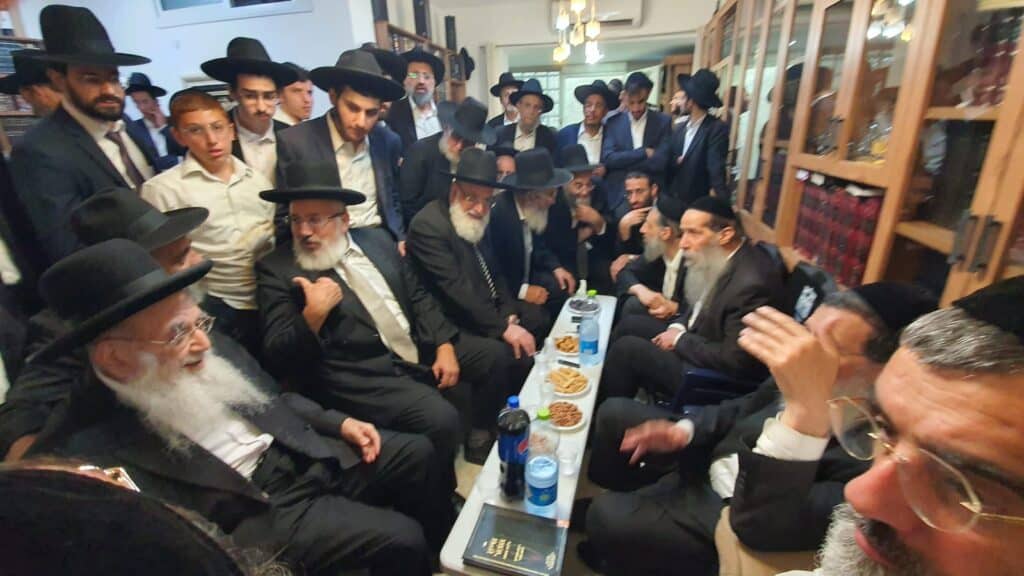 היום הראשון לניחום בבית נשיא המועצת מרן רה"י זצוק"ל