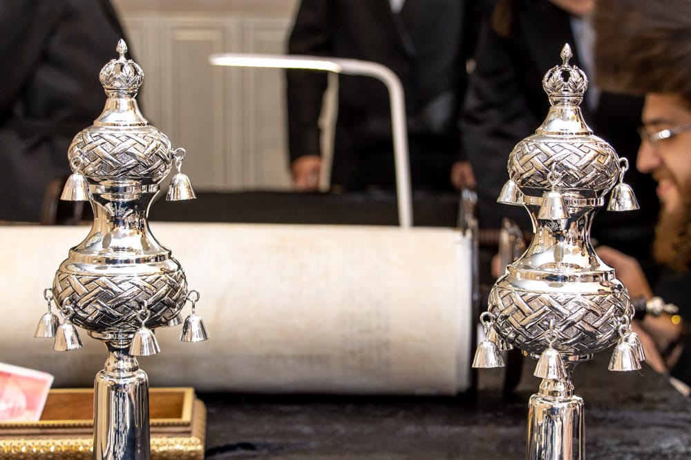 הכנסת ספר תורה לביהמ"ד הגדול ברמת ויז'ניץ • צפו: