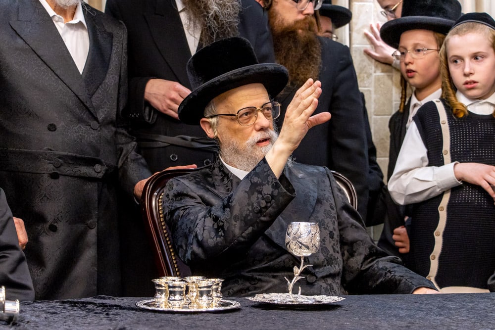 הכנסת ספר תורה לביהמ"ד הגדול ברמת ויז'ניץ • צפו: