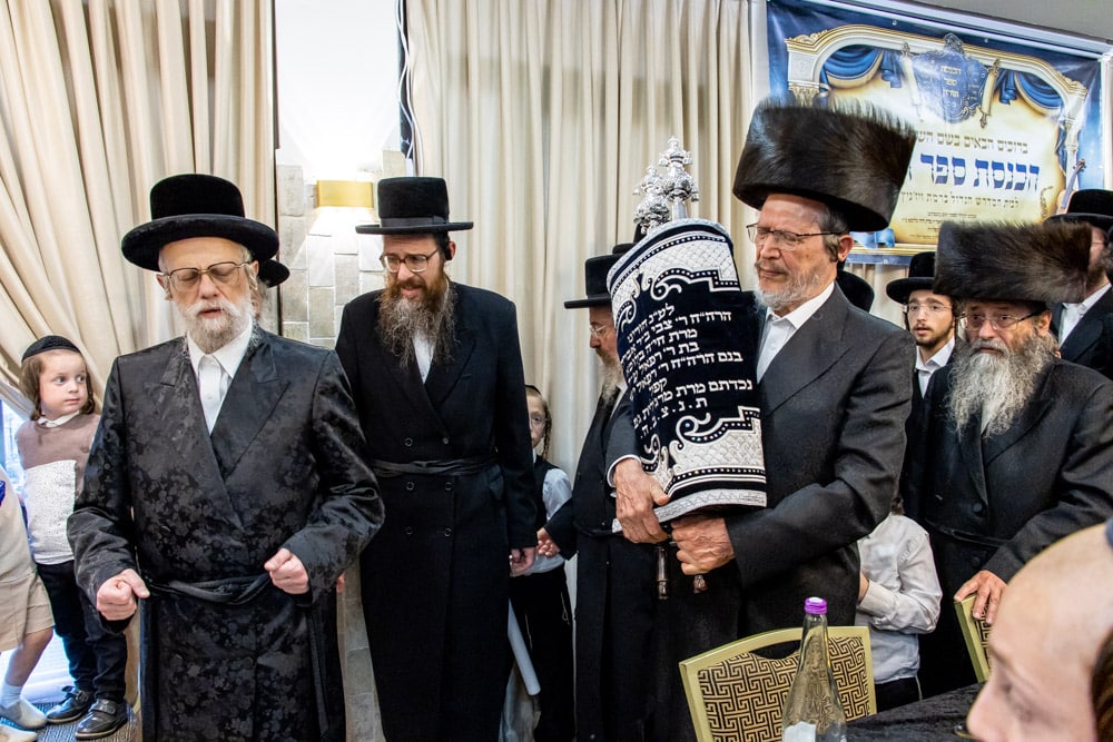 הכנסת ספר תורה לביהמ"ד הגדול ברמת ויז'ניץ • צפו: