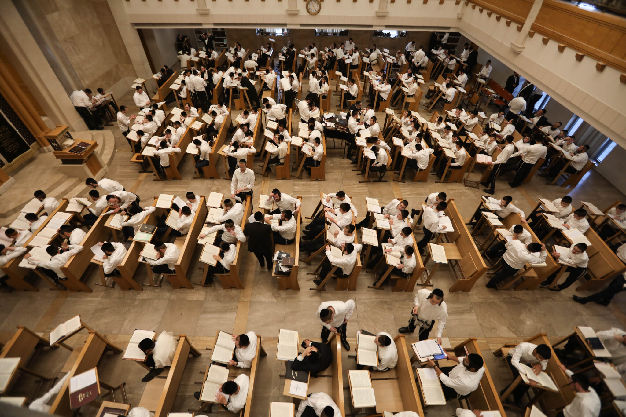 ראש ישיבת זועהיל בשיחת חיזוק בהיכל ישיבת קמניץ ראש ישיבת זועהיל בשיחת חיזוק בהיכל ישיבת קמניץ