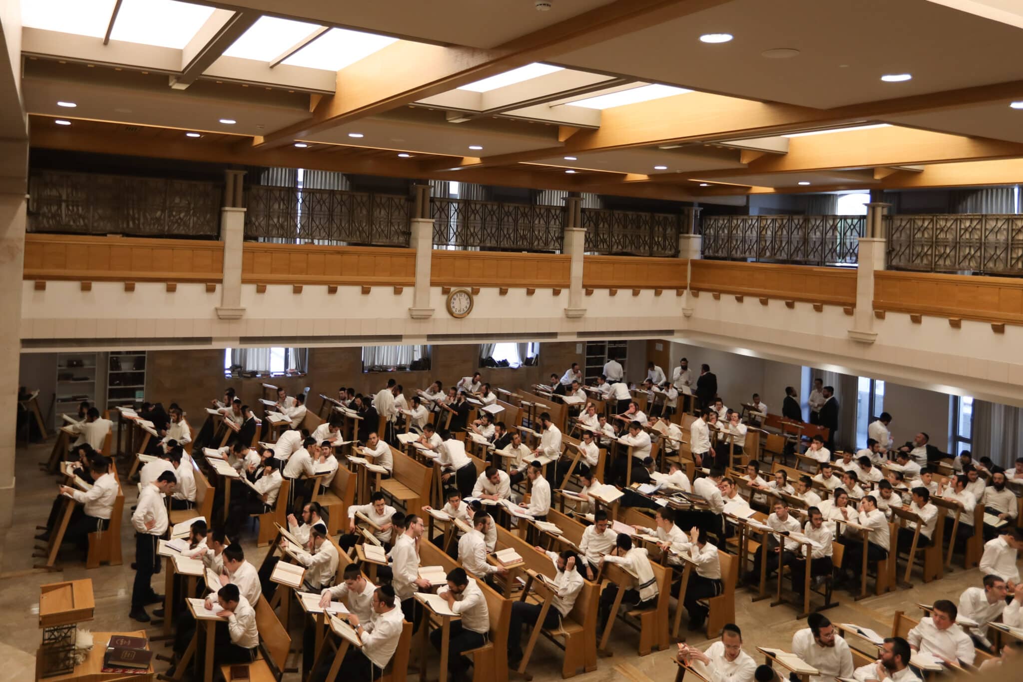 ראש ישיבת זועהיל בשיחת חיזוק בהיכל ישיבת קמניץ ראש ישיבת זועהיל בשיחת חיזוק בהיכל ישיבת קמניץ