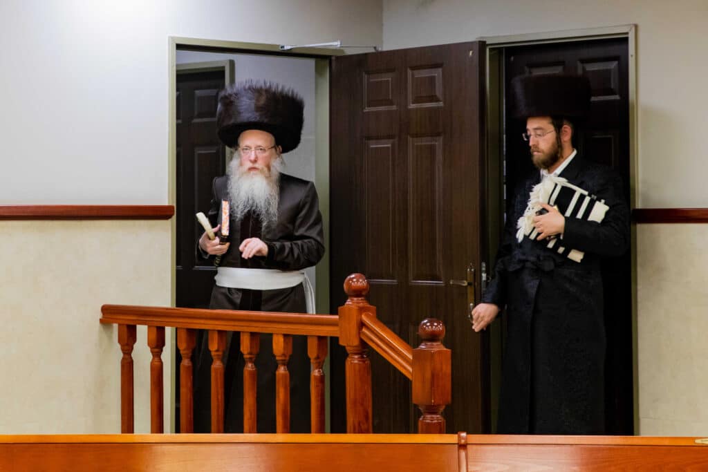 בְּמוֹצָאֵי מְנוּחָה קִדַּמְנוּךָ תְּחִלָּה • אמירת סליחות בחצה"ק קרעטשניף