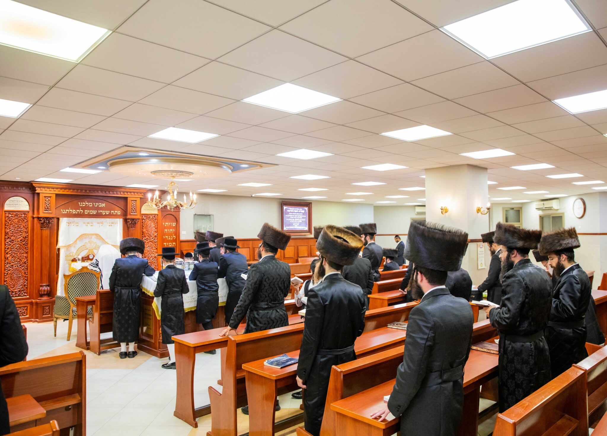 בְּמוֹצָאֵי מְנוּחָה קִדַּמְנוּךָ תְּחִלָּה • אמירת סליחות בחצה"ק קרעטשניף