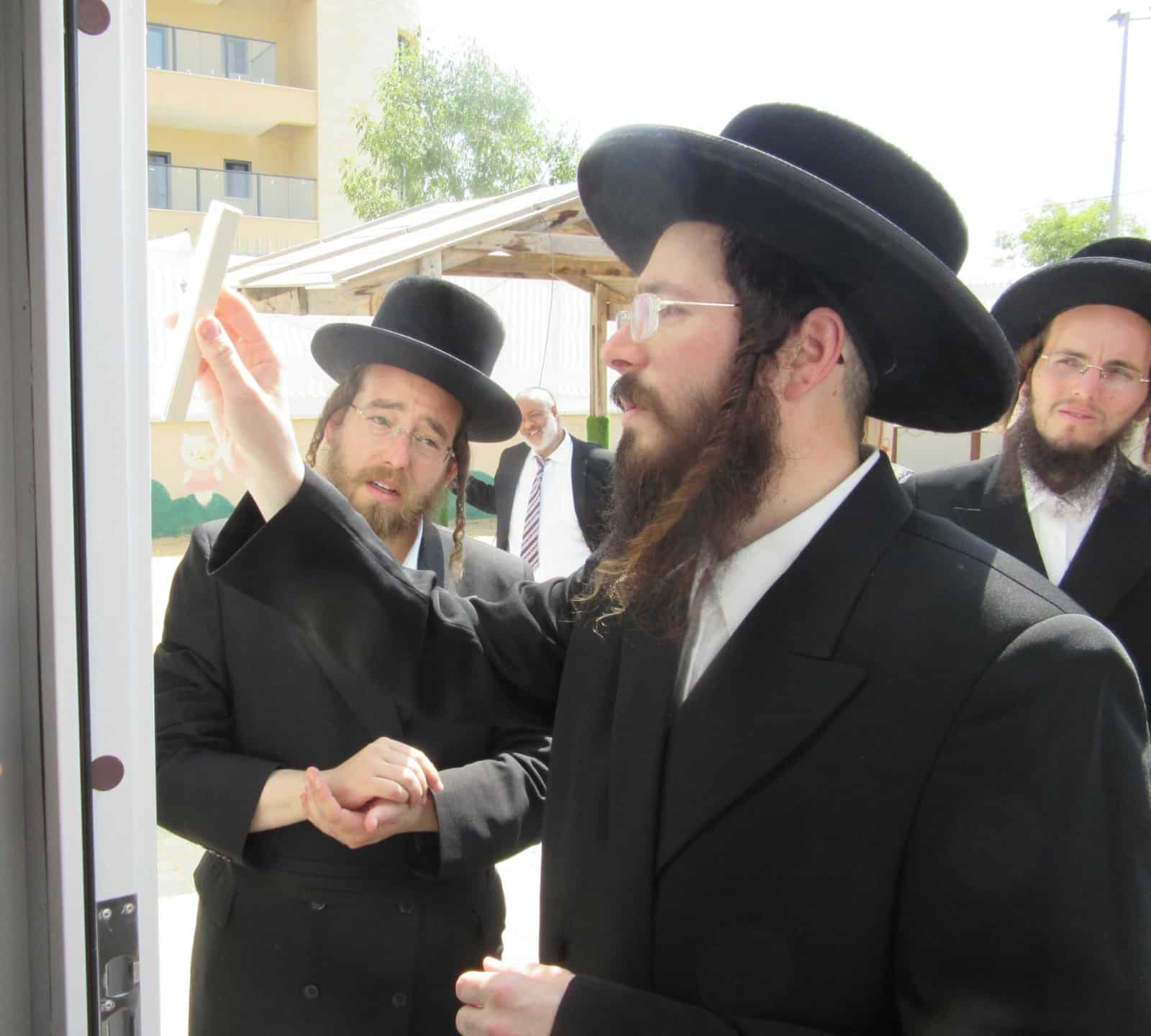 מעמד קביעת מזוזות לישיבת תורת ישראל קרעטשניף קרית גת