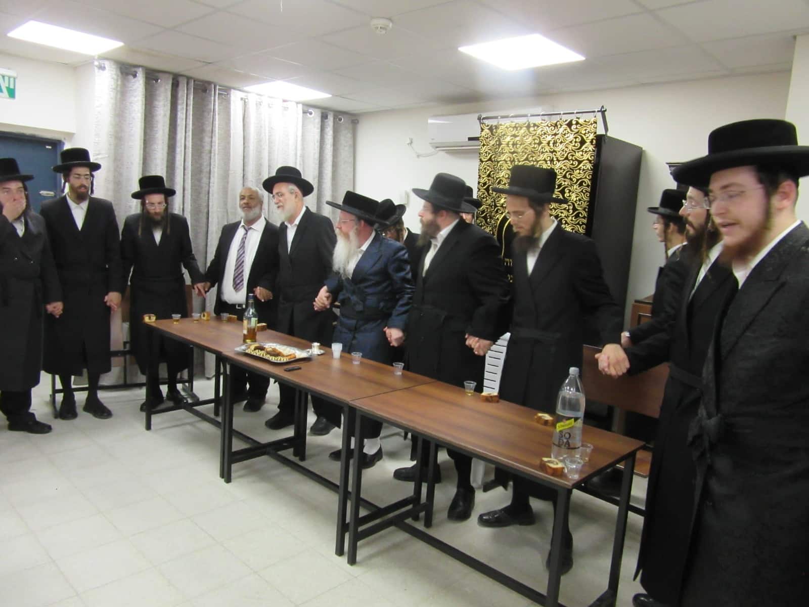 מעמד קביעת מזוזות לישיבת תורת ישראל קרעטשניף קרית גת