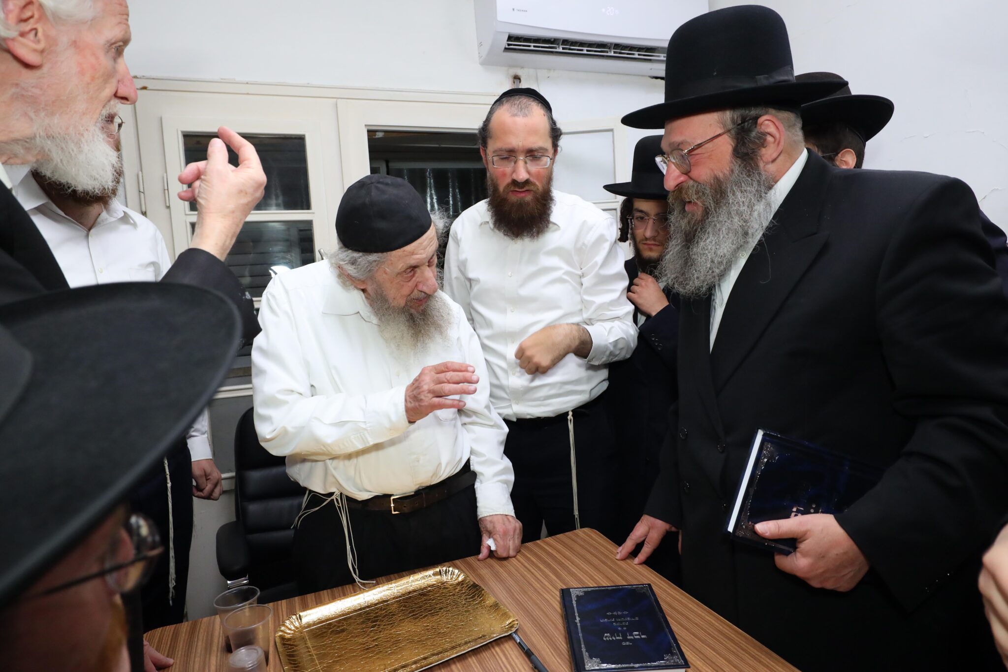 מעמד 'לחיים' לרגל הוצאת הספר 'שיח דבר' ממכתביהם של שר התורה וגאון ישראל