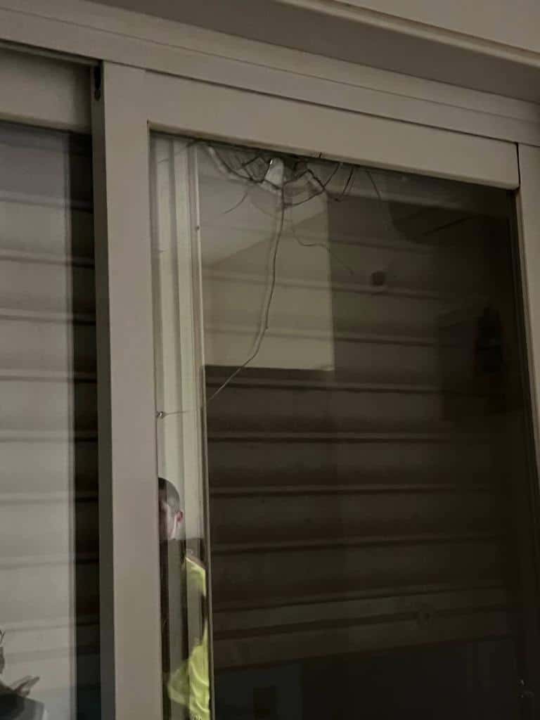 ירי לעבר בתים בהר ברכה - נזק נגרם לבית • צפו: