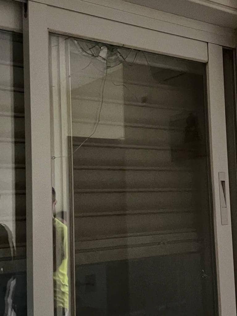 ירי לעבר בתים בהר ברכה - נזק נגרם לבית • צפו: