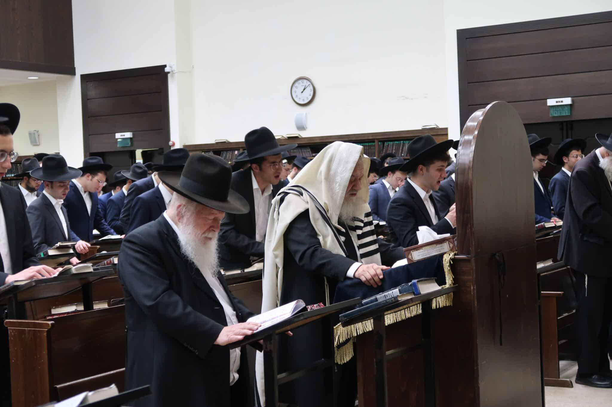 רה"י מאור התלמוד באמירת סליחות בהיכל הישיבה • צפו: