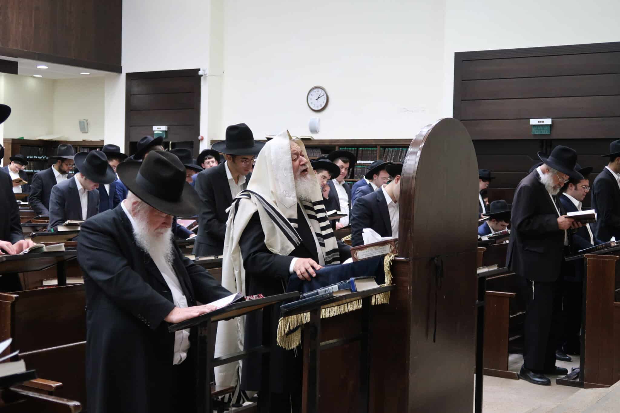 רה"י מאור התלמוד באמירת סליחות בהיכל הישיבה • צפו: