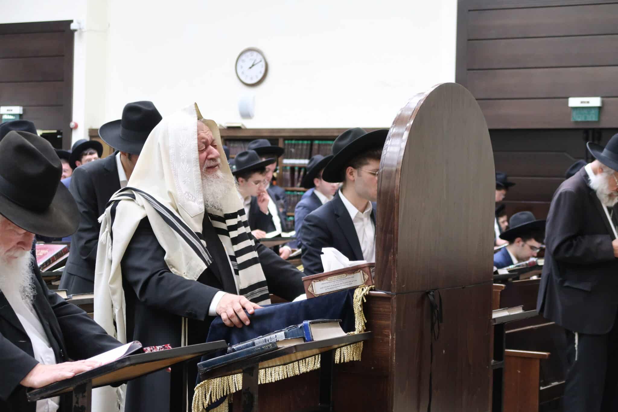 רה"י מאור התלמוד באמירת סליחות בהיכל הישיבה • צפו: