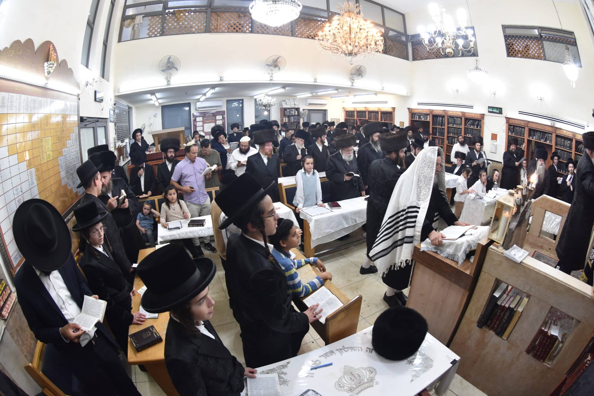 סליחות בחצר הקודש אשלג • גלריה