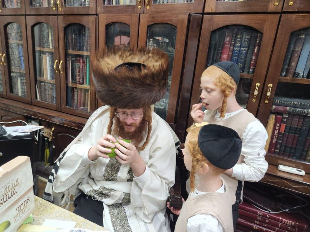 מנטילת לולב עד קול 'מבשר'