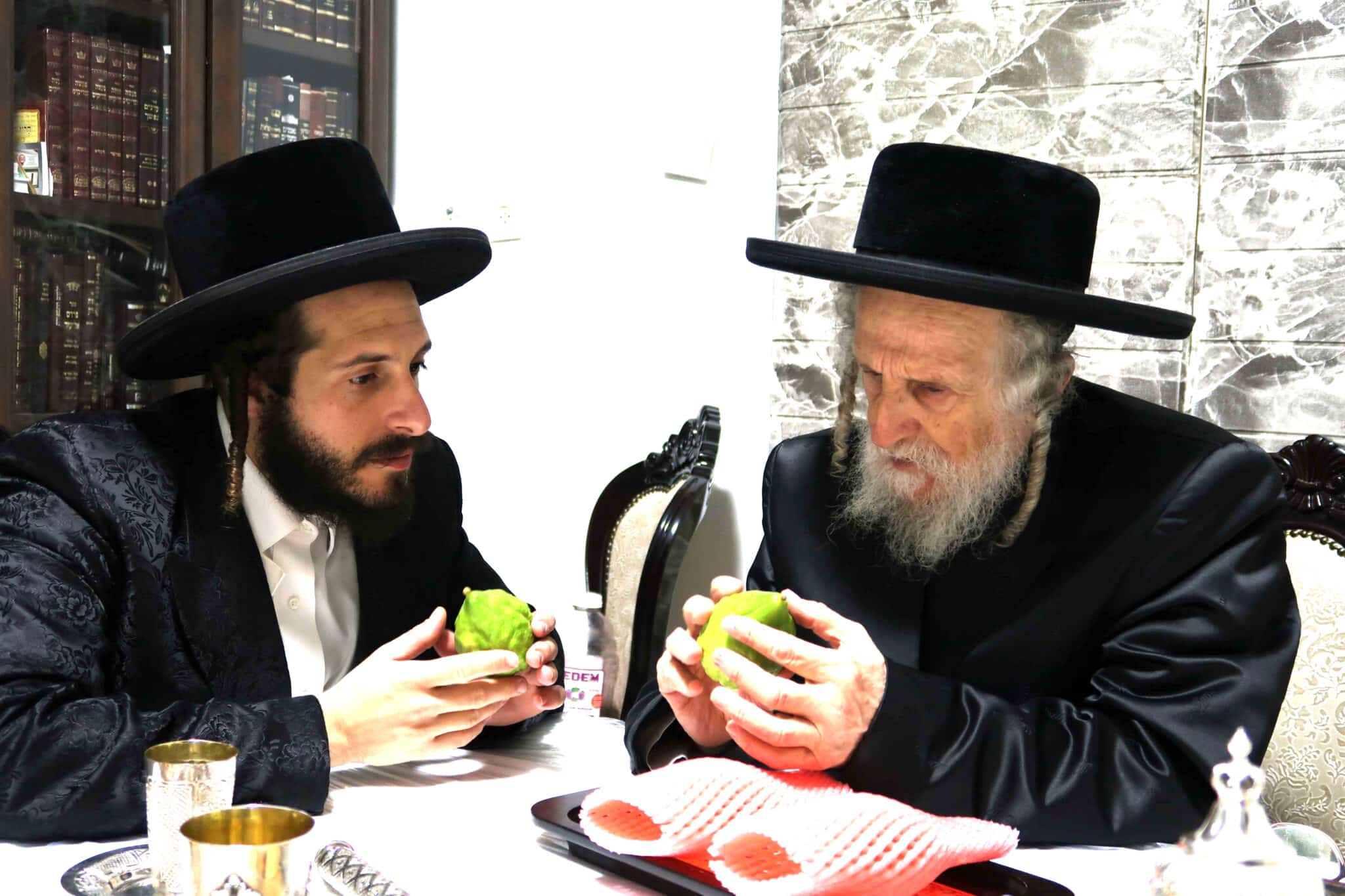 האדמו"ר מזלאטשוב בכפרות ערב יוה"כ