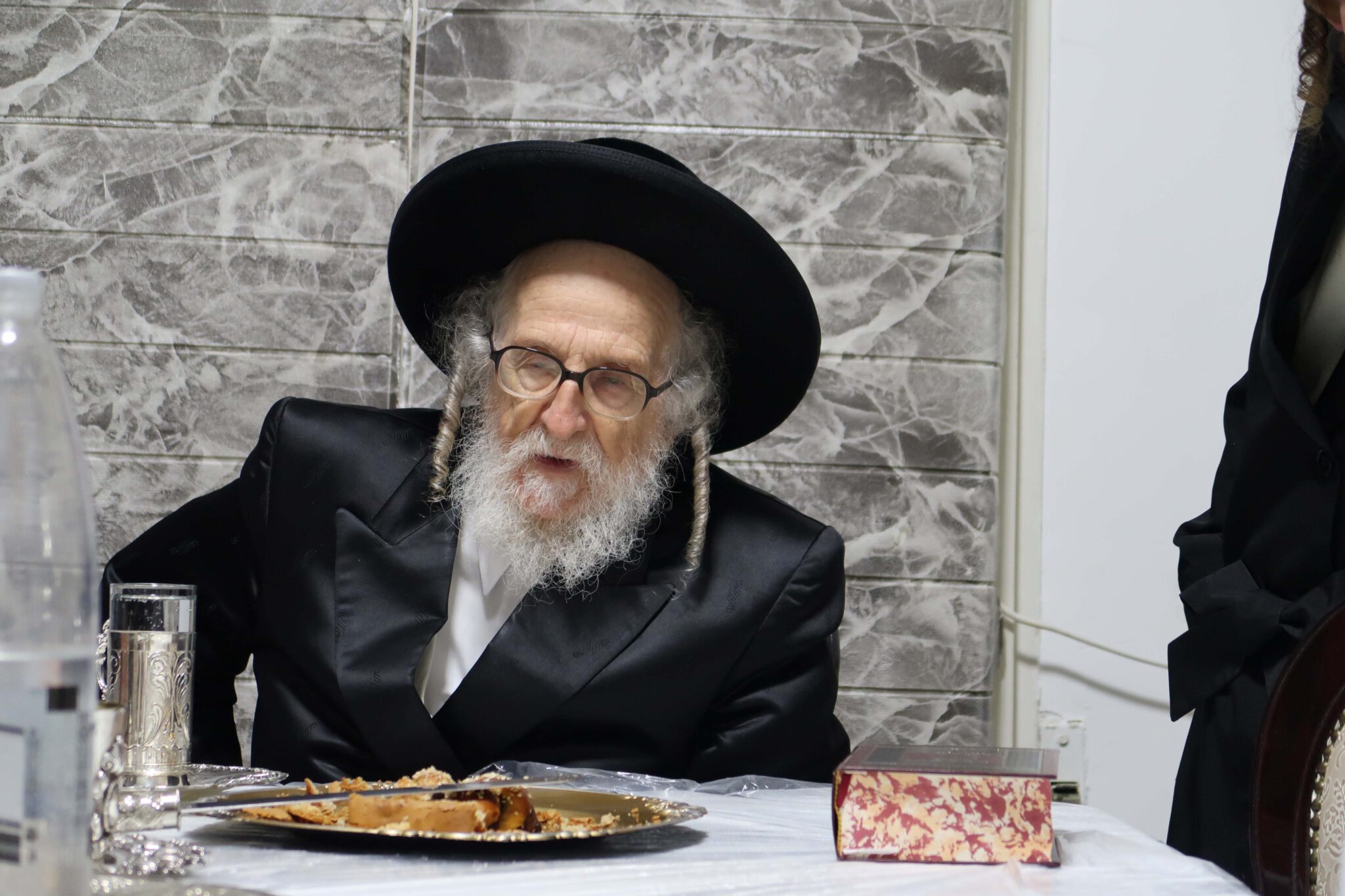 האדמו"ר מזלאטשוב בכפרות ערב יוה"כ