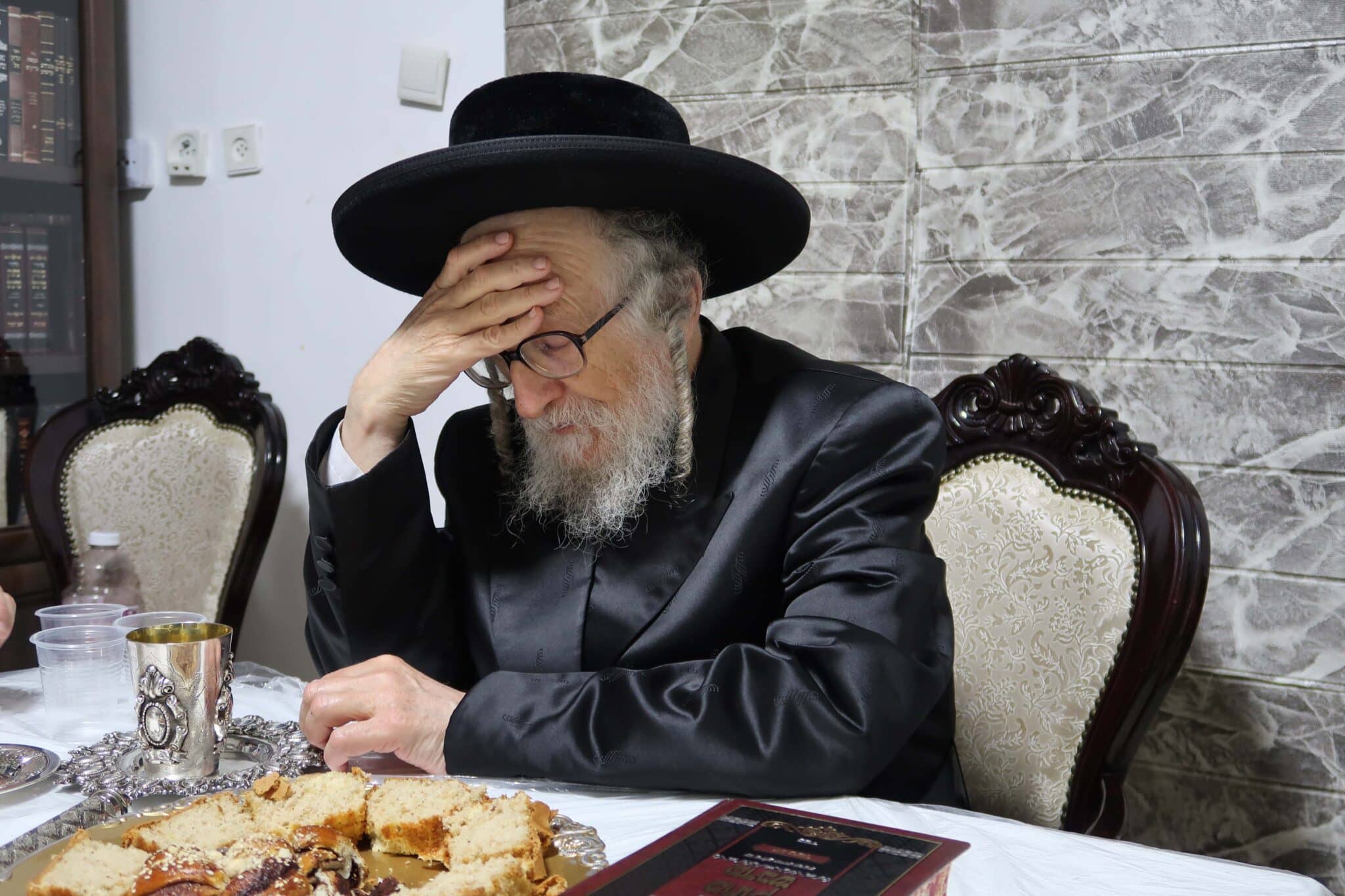 האדמו"ר מזלאטשוב בכפרות ערב יוה"כ