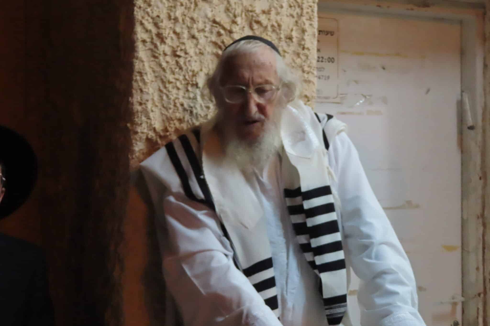 כל נדרי בישיבת שכר שכיר כל נדרי בישיבת שכר שכיר