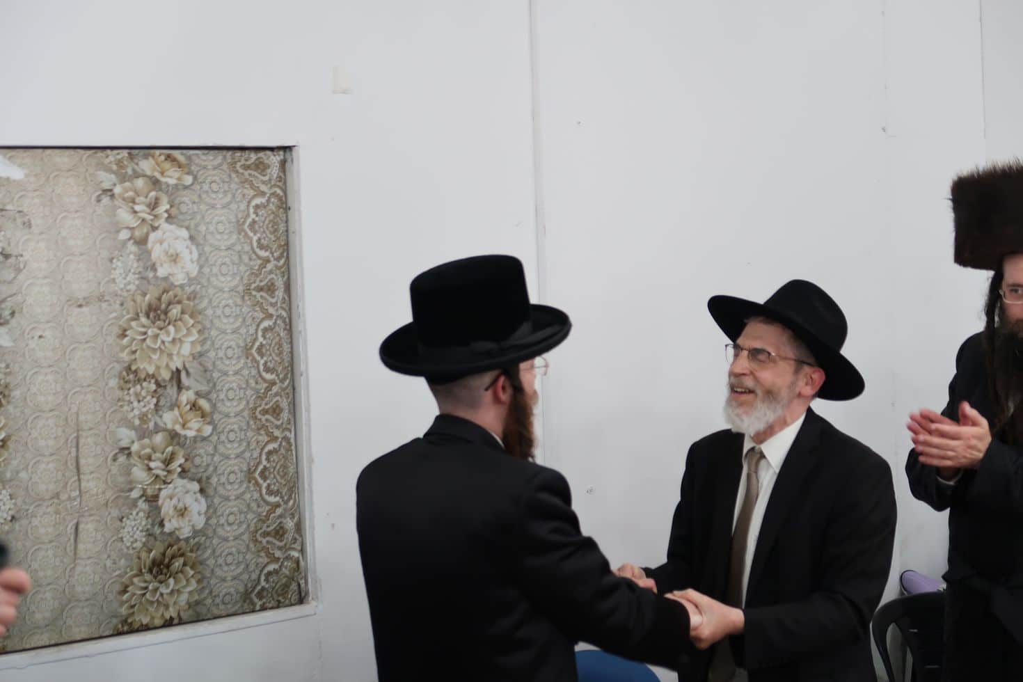 מעמד הלחיים לרגל אירוסי בת האדמו"ר מקראלי • גלריה