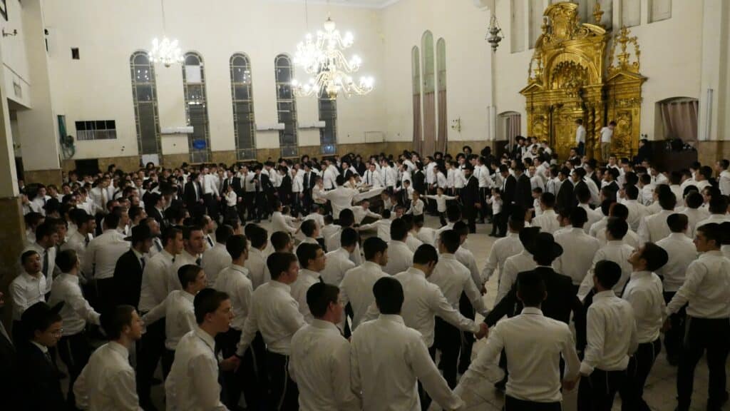 מדוע הורה ראש הישיבה על הפסקה באמצע ההקפות?