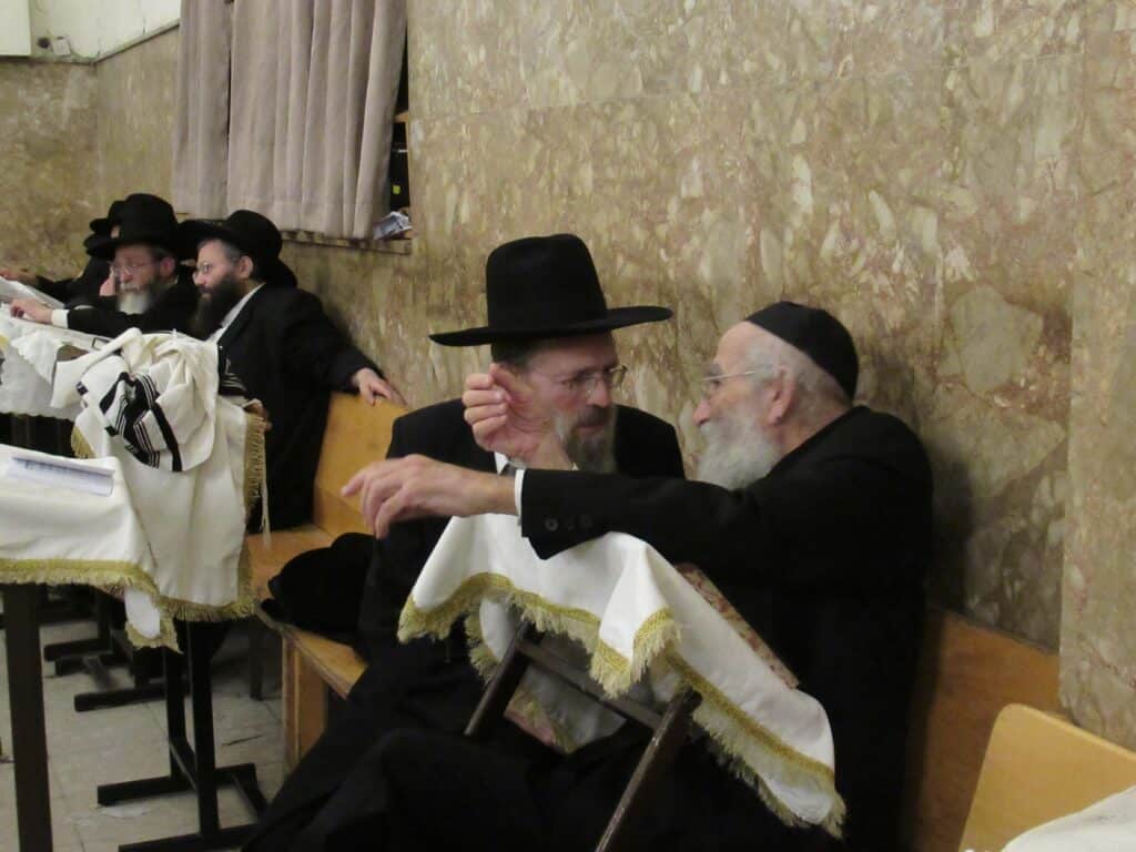 מדוע הורה ראש הישיבה על הפסקה באמצע ההקפות?