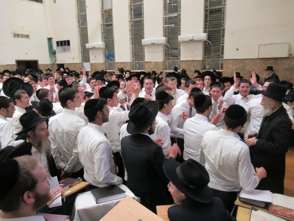 מדוע הורה ראש הישיבה על הפסקה באמצע ההקפות?