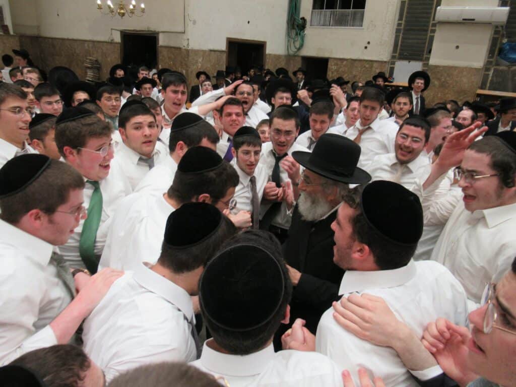 מדוע הורה ראש הישיבה על הפסקה באמצע ההקפות?