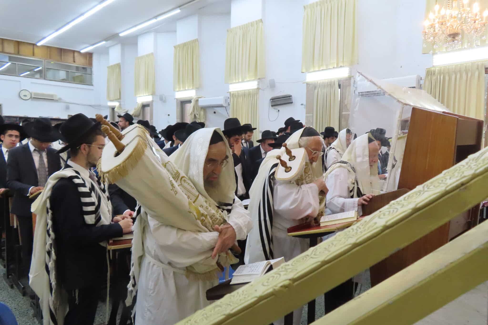 כל נדרי בישיבת שכר שכיר כל נדרי בישיבת שכר שכיר