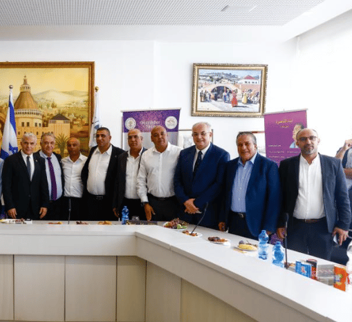 מעיר את המגזר: הביקור של לפיד בנצרת