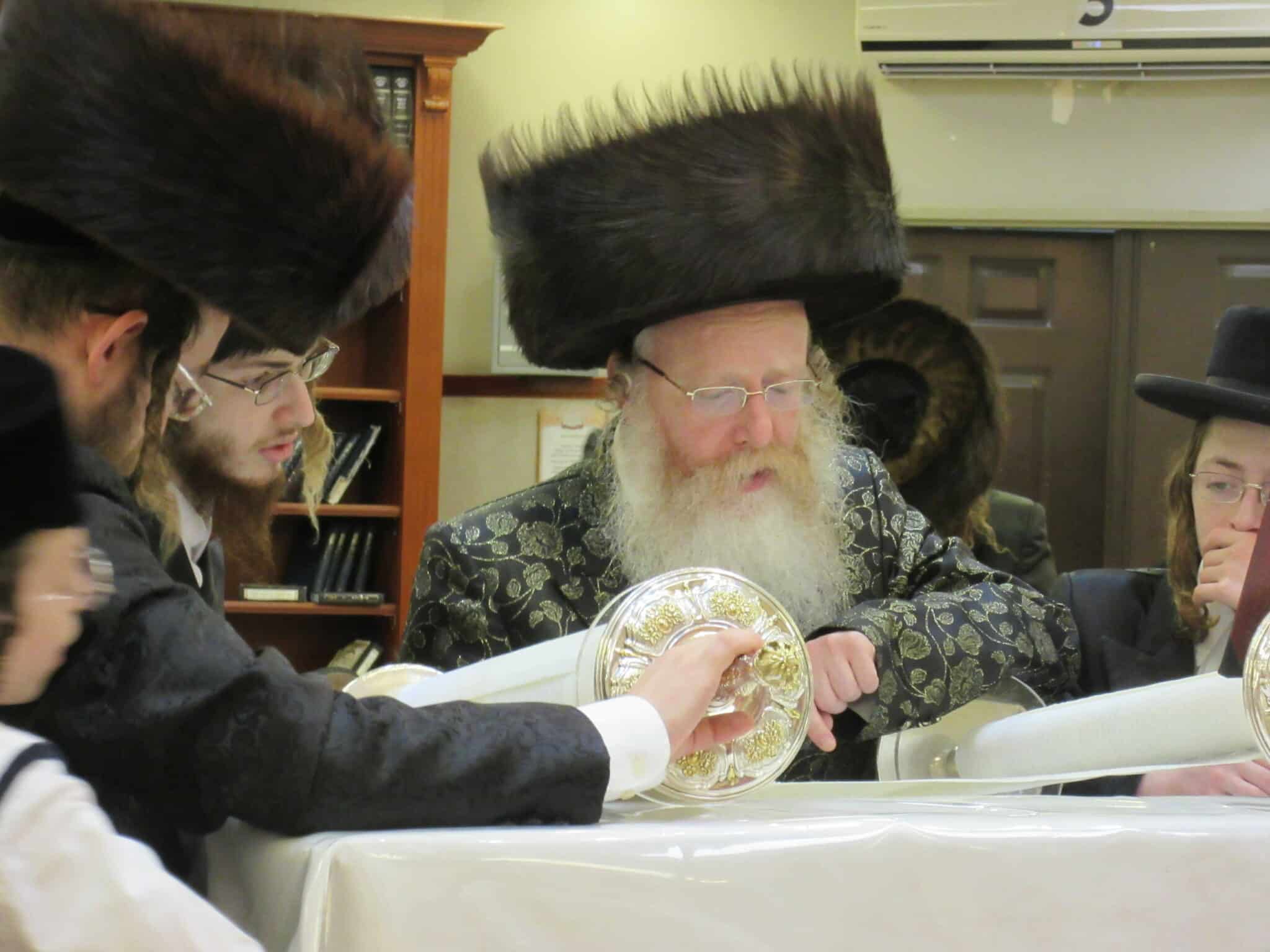 הושענא רבא ונענועים בימי חוה"מ בחצה"ק קרעטשניף