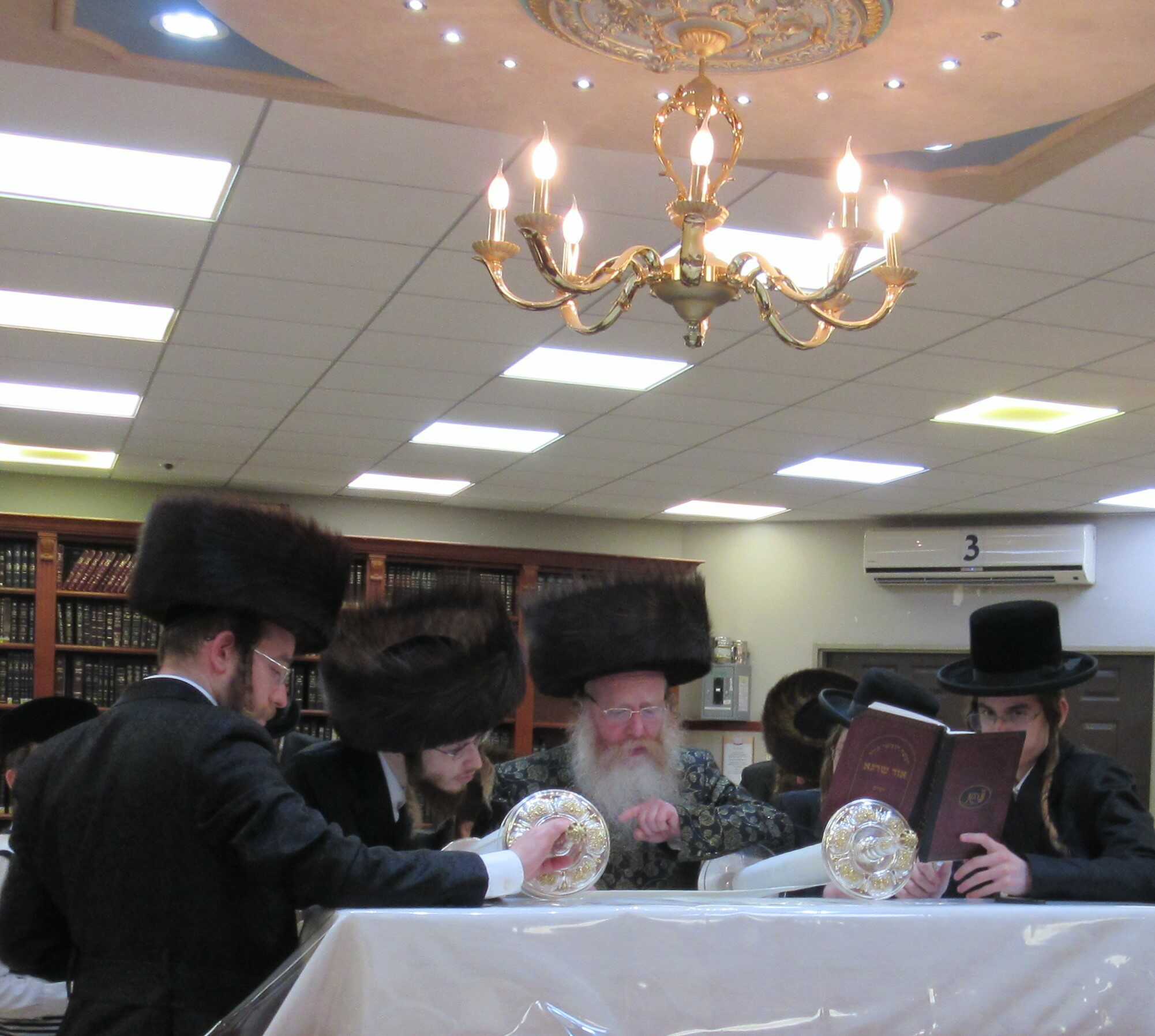 הושענא רבא ונענועים בימי חוה"מ בחצה"ק קרעטשניף