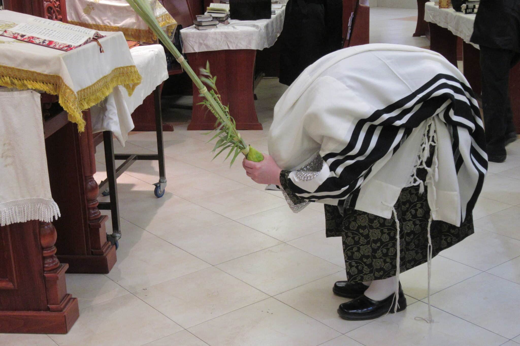 הושענא רבא ונענועים בימי חוה"מ בחצה"ק קרעטשניף