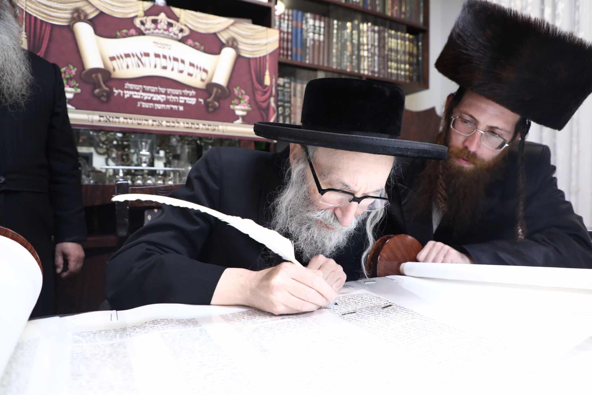 מעמד הכנסת ס"ת לביהמ"ד 'תורה ויראה' • תיעוד