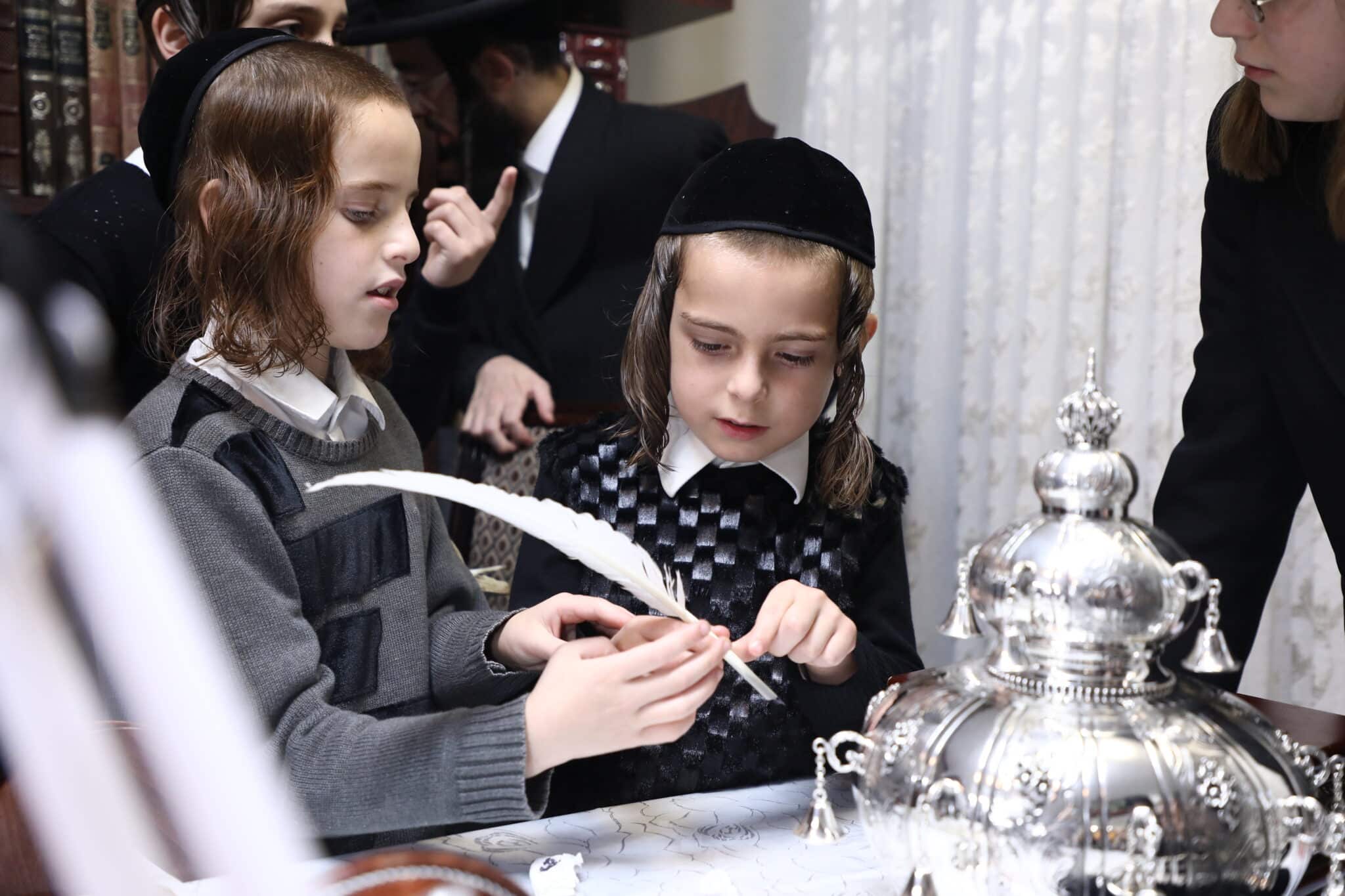 מעמד הכנסת ס"ת לביהמ"ד 'תורה ויראה' • תיעוד