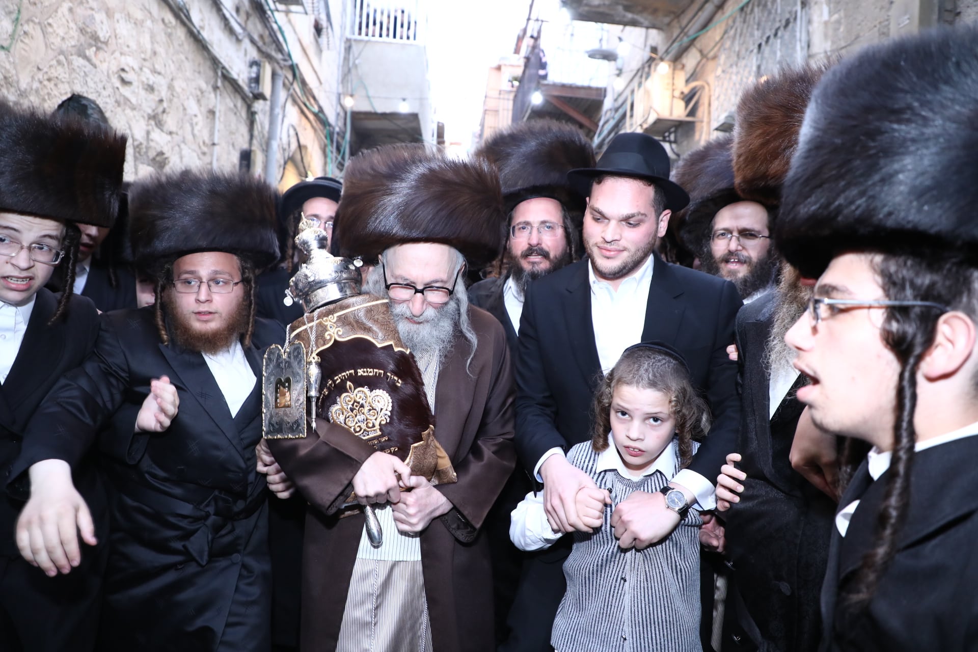 הכנסת ספר תורה לביהמ"ד 'קהל חסידי ירושלים