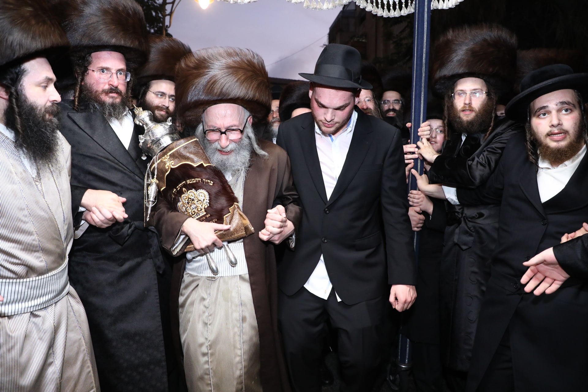 הכנסת ספר תורה לביהמ"ד 'קהל חסידי ירושלים