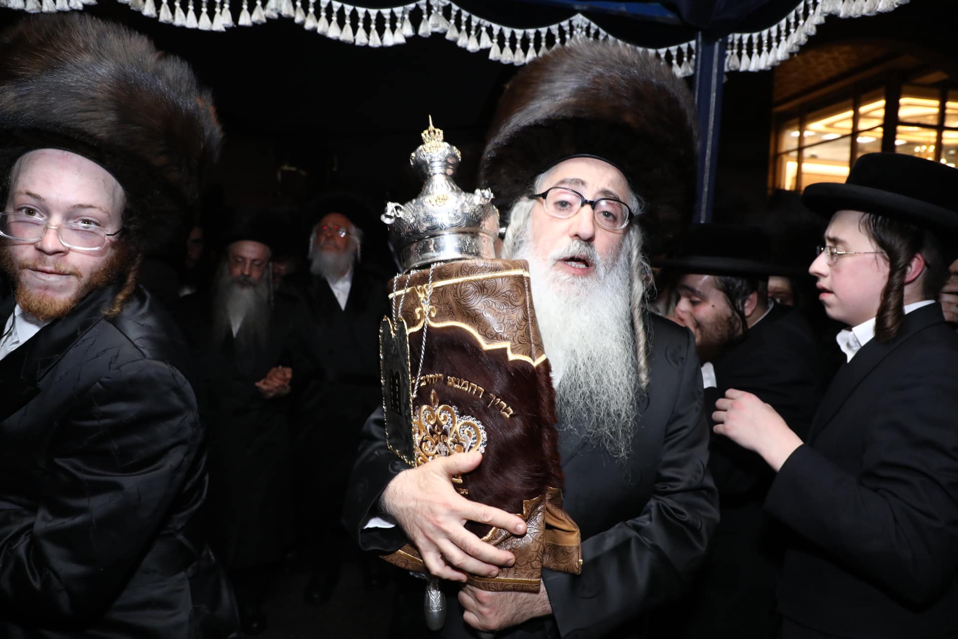 הכנסת ספר תורה לביהמ"ד 'קהל חסידי ירושלים