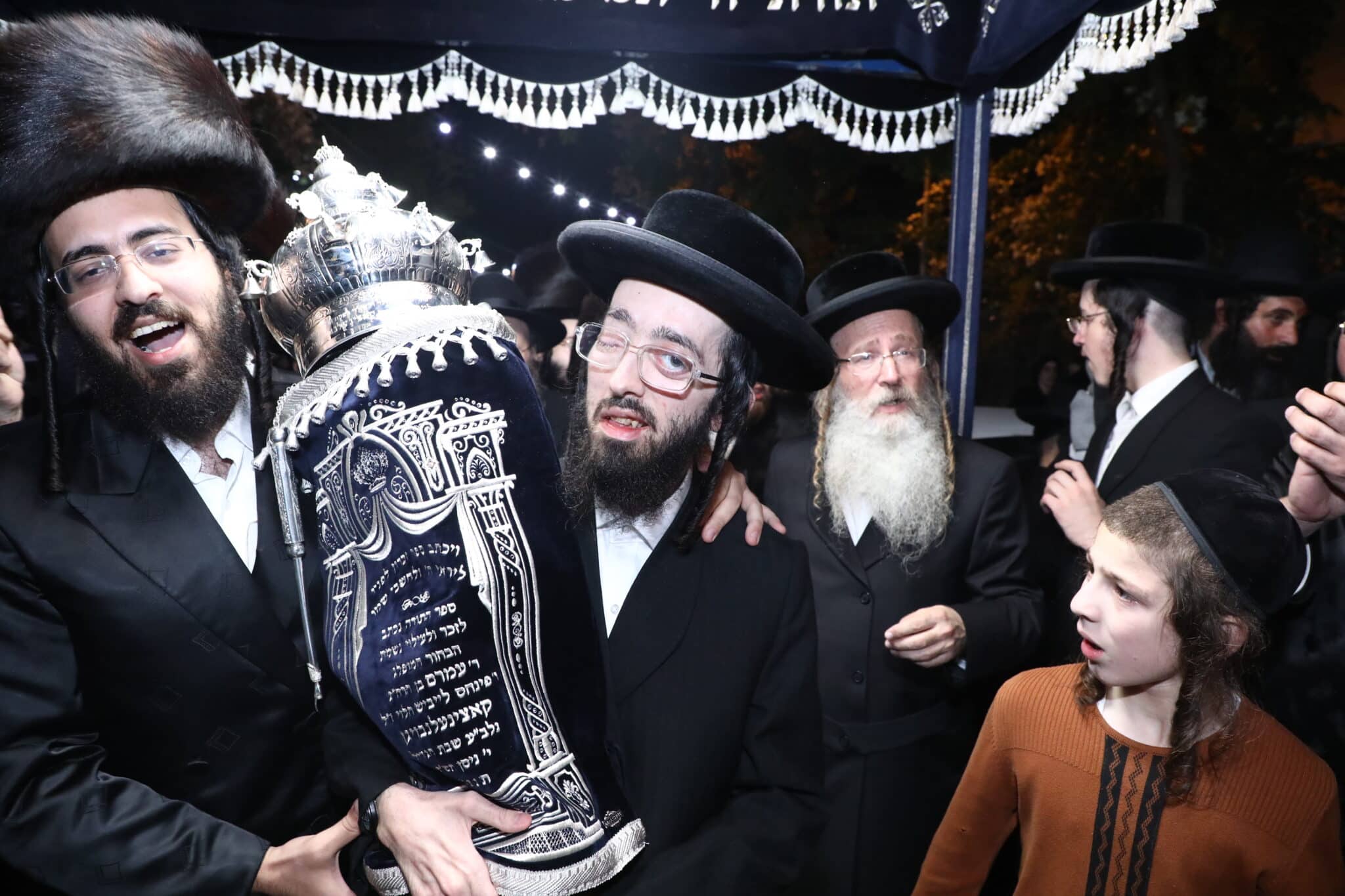 מעמד הכנסת ס"ת לביהמ"ד 'תורה ויראה' • תיעוד