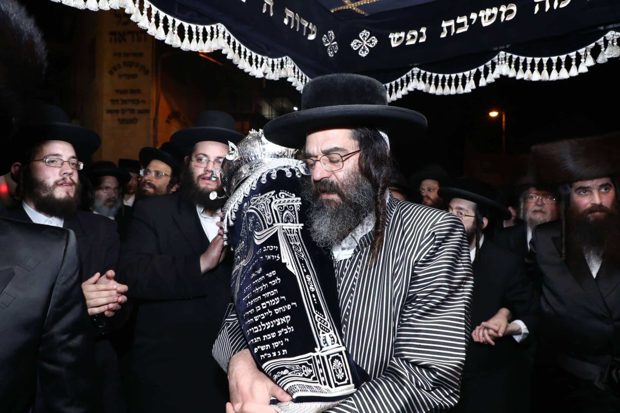 מעמד הכנסת ס"ת לביהמ"ד 'תורה ויראה' • תיעוד