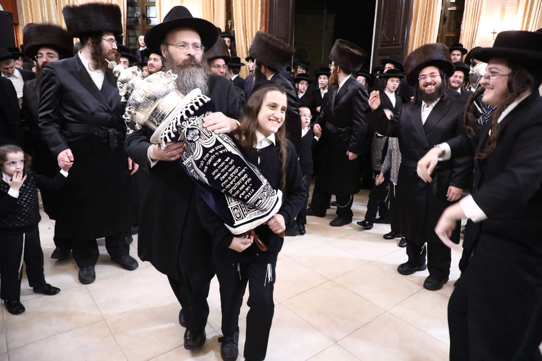 מעמד הכנסת ס"ת לביהמ"ד 'תורה ויראה' • תיעוד