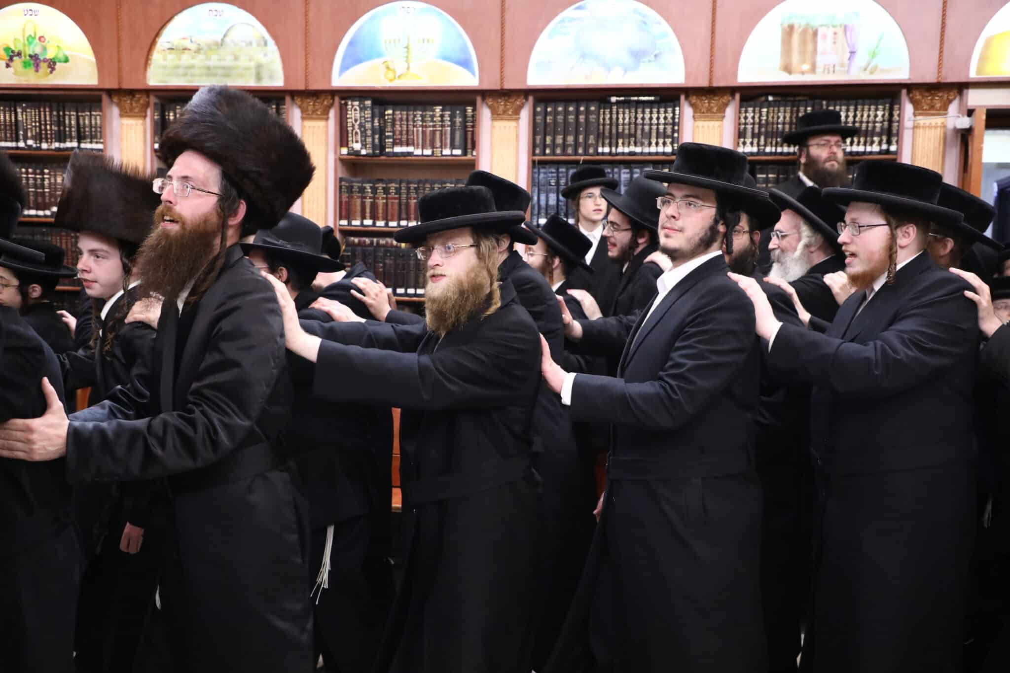 מעמד הכנסת ס"ת לביהמ"ד 'תורה ויראה' • תיעוד