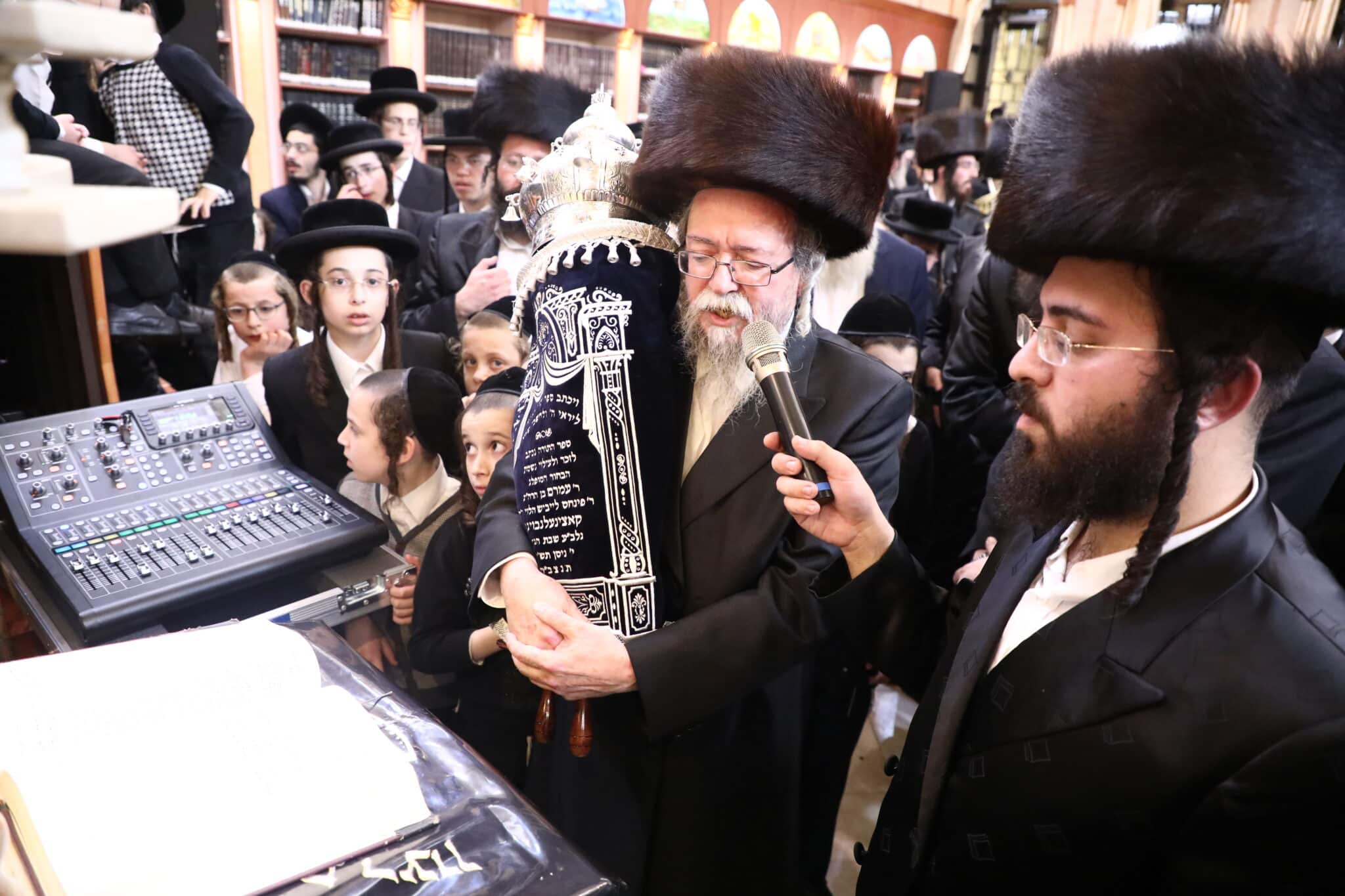 מעמד הכנסת ס"ת לביהמ"ד 'תורה ויראה' • תיעוד