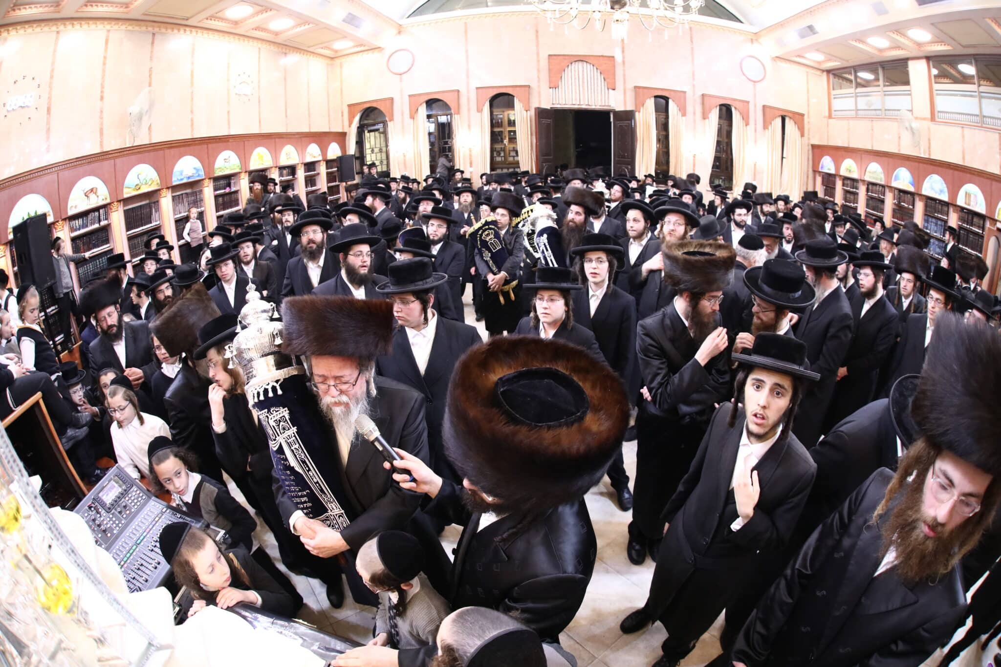 מעמד הכנסת ס"ת לביהמ"ד 'תורה ויראה' • תיעוד