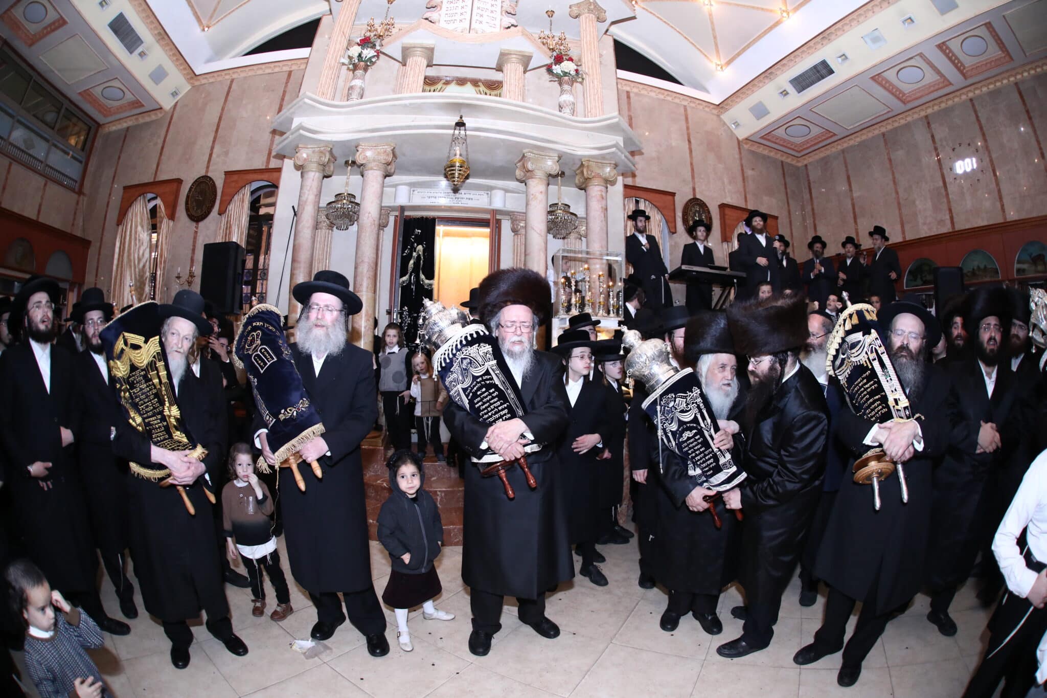 מעמד הכנסת ס"ת לביהמ"ד 'תורה ויראה' • תיעוד