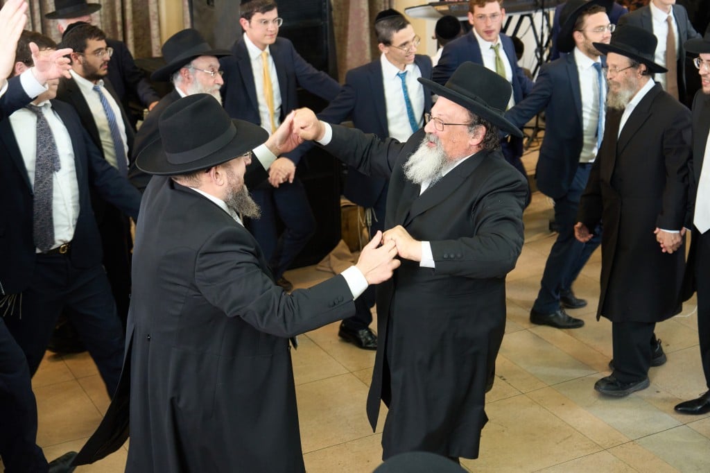 שמחת החתונה לנכדת הגרי"א דינר רב מרכז בני ברק