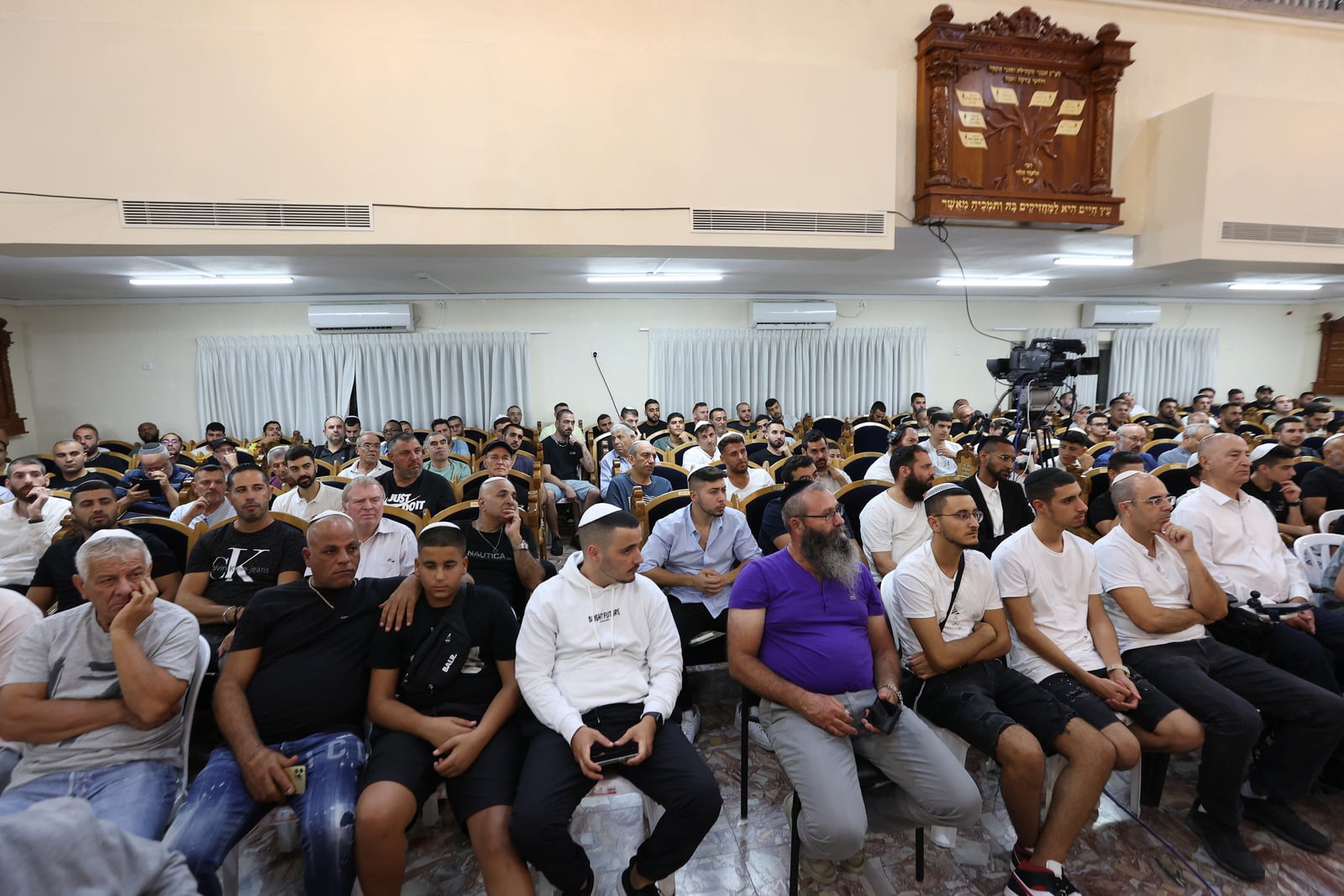 48 שעות לפני יום הכיפורים: המונים התכנסו ביהוד לחיזוק ואמירת סליחות