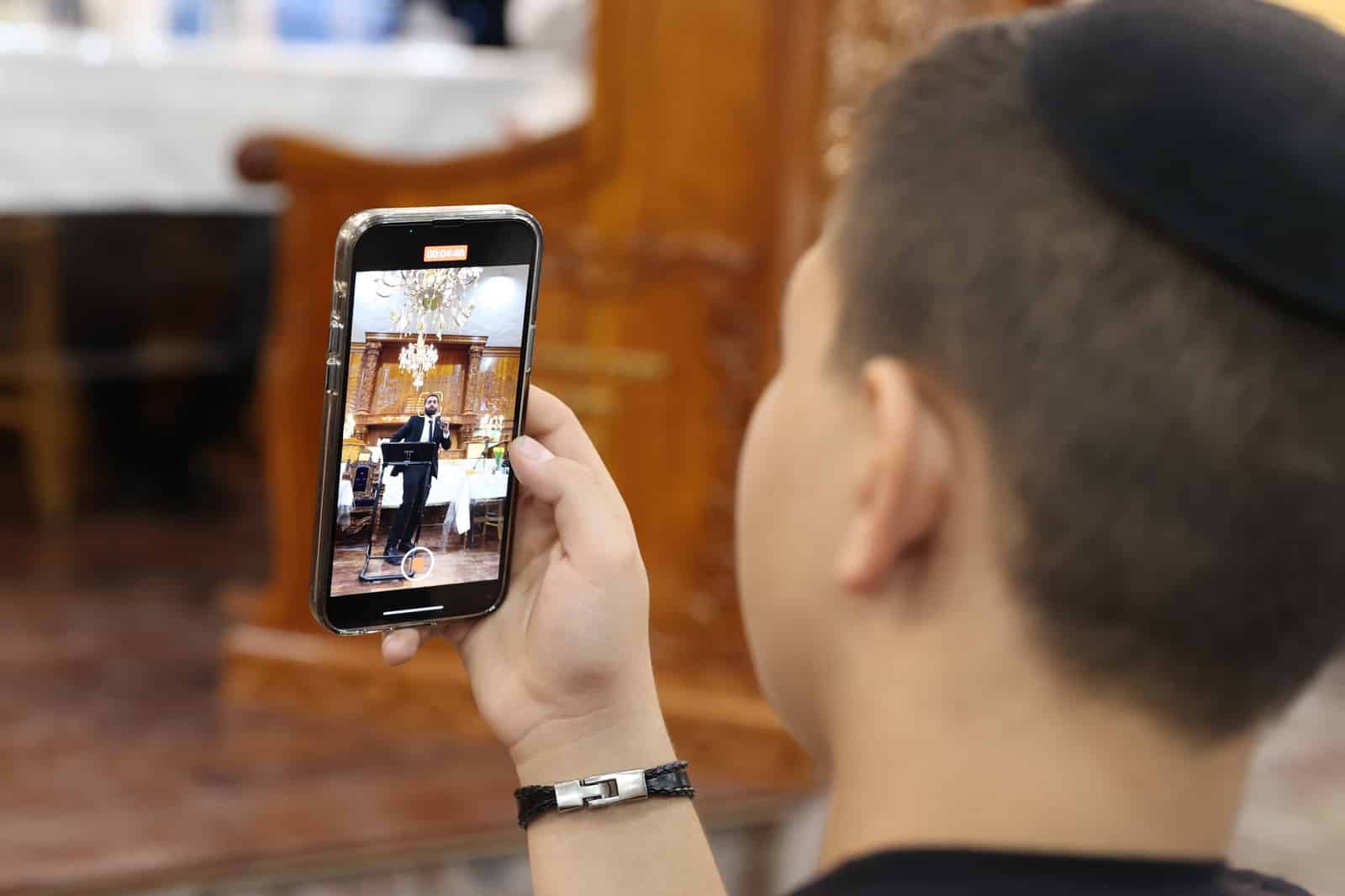 48 שעות לפני יום הכיפורים: המונים התכנסו ביהוד לחיזוק ואמירת סליחות