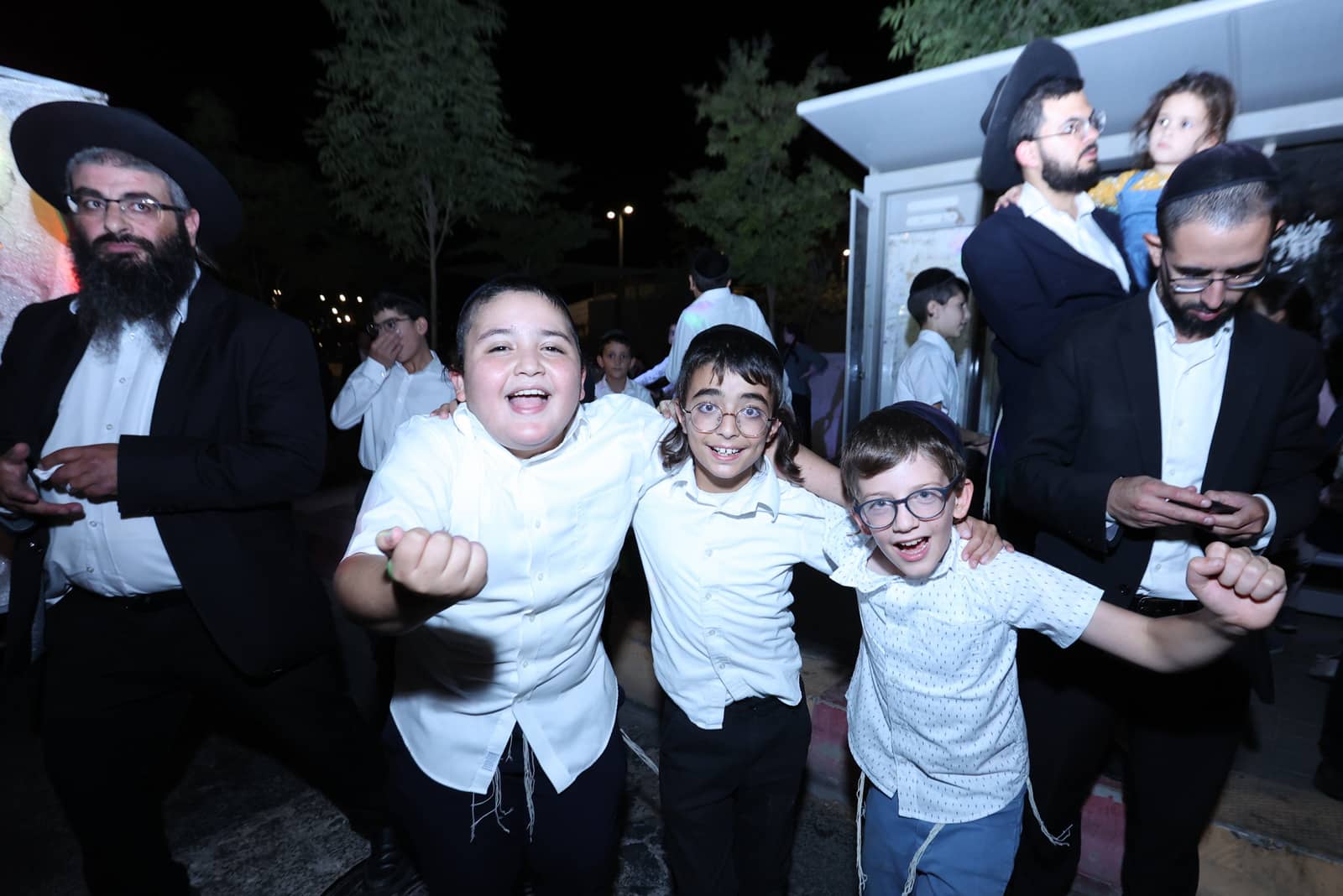 תושבי רמות פיזזו בהכנסת ספר תורה לבית הכנסת הספרדי