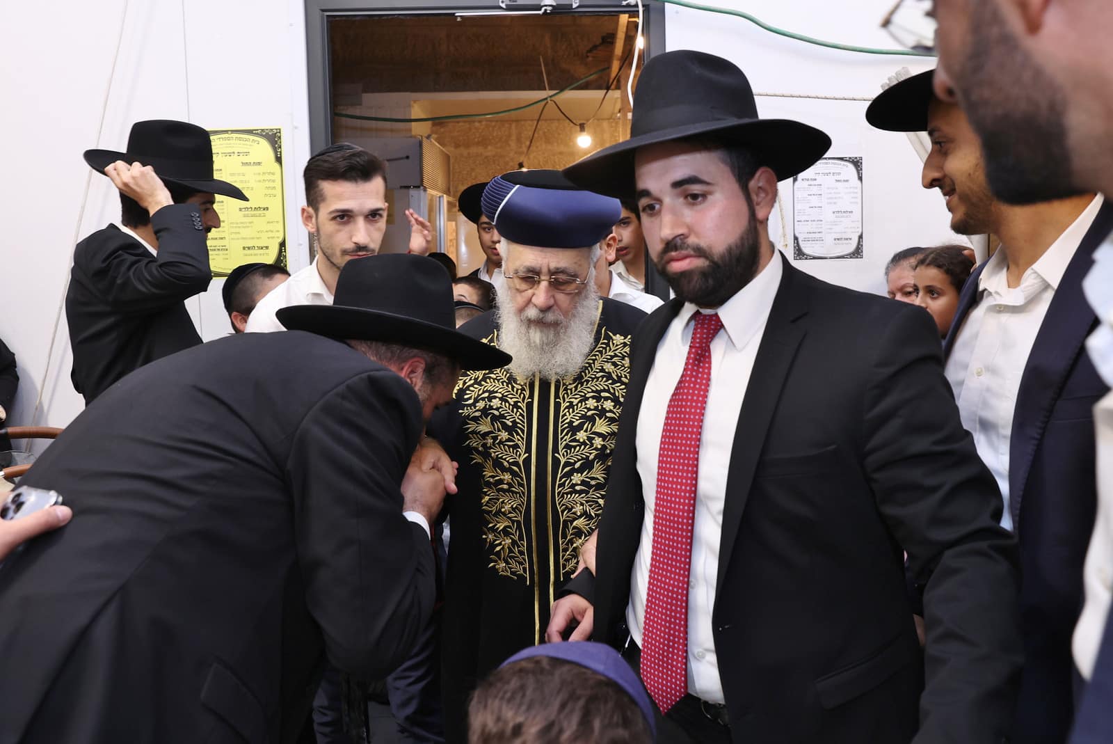 תושבי רמות פיזזו בהכנסת ספר תורה לבית הכנסת הספרדי