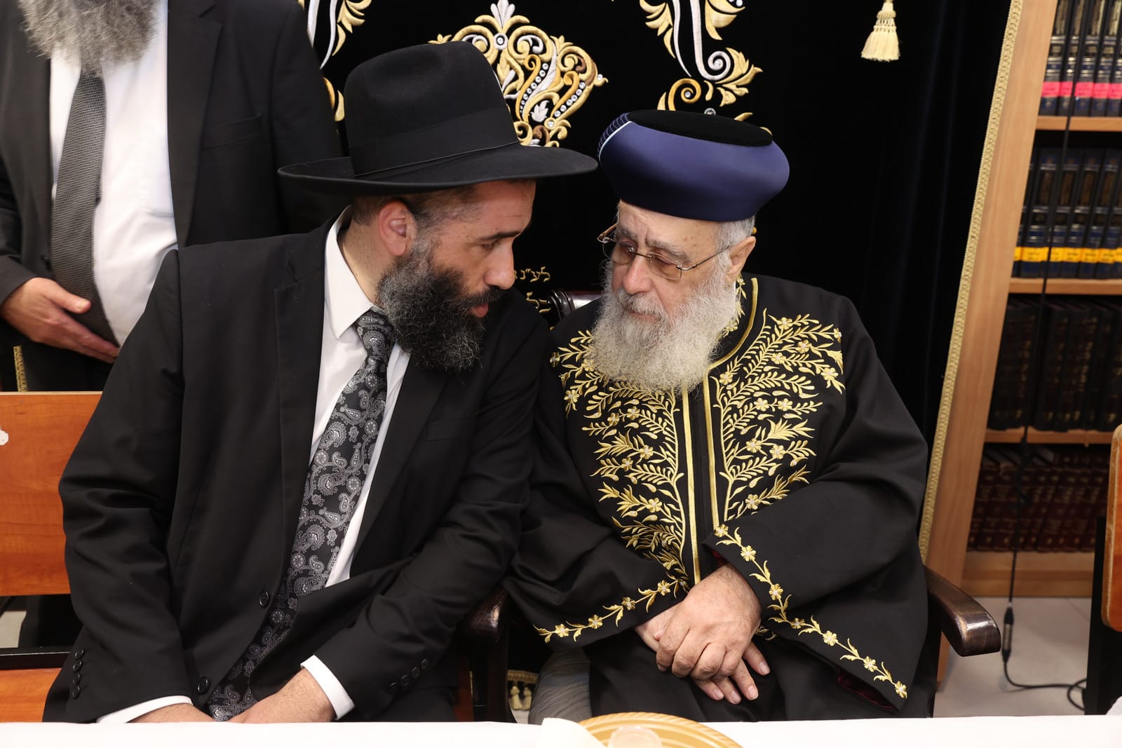 תושבי רמות פיזזו בהכנסת ספר תורה לבית הכנסת הספרדי